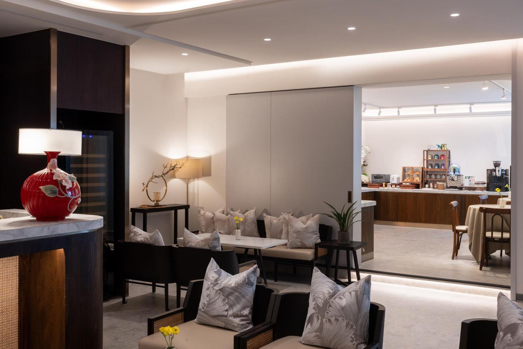 Voyage Kaohsiung By Cosmos Oasis Hotel Ngoại thất bức ảnh